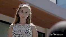 播放 跗骨弯曲的莉娜索尔被一个黑色的大刑警戳戳