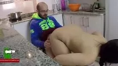 Redare El vine într-un pahar și ia înapoi cum gui00131