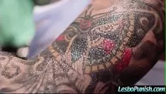 تشغيل القبائل السيئة (آنا حصيلة أكميس والسعادة فيليد) في معاقبة استغلال عرض الجنس اللعب mov-03
