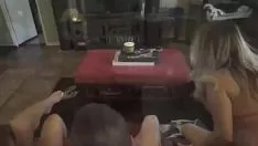 Redare Două milf cu sâni mari și un puddleboy retardat mintal