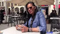 Jouer Clélie accent, milf chaude, reprend sa répétition numéro 1 dans une matraque plus ronde