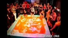 Les femmes passionnées deviennent humides