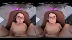 Redare Frumoasa brunetă cu ochelari ia jos cu jucăriile ei în vr
