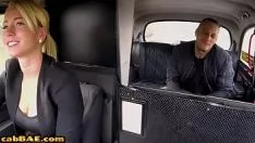 Riproduci Il taxi numero uno di Bigboobs si riempie di lato con un grosso sashay