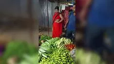 Afspelen Porno सब्जी मण्डी में लाल साडी मे रण्डी को पटा कर पैसे दे कर चोदा