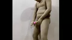 播放 Zentai 阴茎指关节向下撒尿