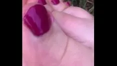 Jouer Il suffit de marcher sur l'herbe au-dessus