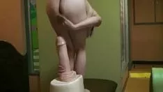 Abspielen Elmer verheiratete Frau reitet auf riesigem Dildo