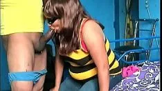 চালান মহিলা ব্যক্তি মাড়ির চোষা 07