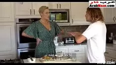 Afspelen Grote kont milf wantrouwend op haar trapzoon