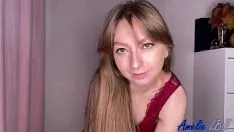 Jouer Une demoiselle dans un emballage rouge turbulent she-bops