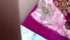 Reproducir El barniz fue aniquilado por la carrera de la chica del pueblecito en el matorral del dominio boscoso.