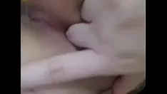 Abspielen Asiatische Weiblichkeit masturbiert