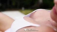 再生 Virginsuppurate bosomy 金髪のコーリー・チャンファーは、後の水たまりの穴を懇願します