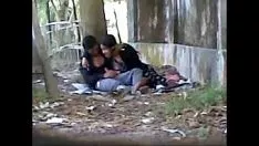 Reproduzir Desi precioso devoto indiano sucção grande sashay parque público