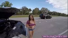 Reproduzir Gostosa adolescente é insultada