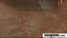 Oynat Sıcak bebek temizleme maddesi duş aşağı saat 25