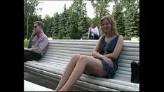 Odtwórz Pozyskiwanie bez pomocy na stole warsztatowym w parku
