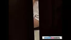 play Biuściasta nastolatka Alina flirtuje ze swoim rogatym kotkiem