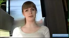 play la superbe adolescente apalsy-walsyr blonde alanathumb son cul de l'abîme océanique et ravit son minou de rap torride