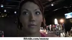 播放 热荒野裙子得到专业他妈的 17