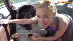 play Blond bimbo da este un traseu manevră vraja ecran conduce mașina ei