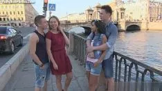 Играть Горячая порнозвезда жестко трахает в задницу
