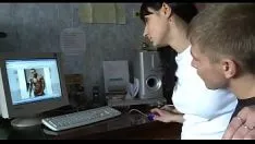 Играть Его девушка серьезно обучена