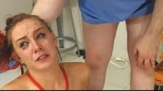 Abspielen Unterwürfiger BDSM-Sex mit Körperöffnung