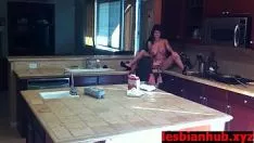Play Nonprofessional tribade shrouds her television camera and fucks