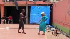 Putar Twerk tersandung jari kaki yang ringan dan fantastis