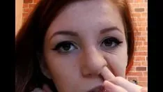 Afspelen Hete aangename missy pikt haar wind