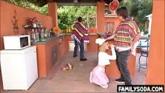 चलाएँ सौतेला पिता पिनाटा को मारने की कोशिश करता है जबकि....