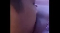 Jouer Ma demi-soeur est tellement sexy que je finis par la baiser et la laisser couverte de sperme