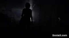 চালান অবিশ্বস্ত ব্রিটিশ MILF সোনিয়া, একজন বিবাহিত বাস্তবতার তারকা, তার বিশাল মাই এবং টিওয়াট দিয়ে খুশি