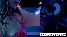 Jouer Les titres du genre Hyla ont à propos du sexe hommage chaud!