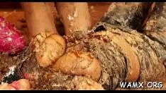 চালান অর্ধেক অসহায় ট্রাইবেড হটিস অর্ধেকের মতো অপেশাদারদের অধিগ্রহণ করে