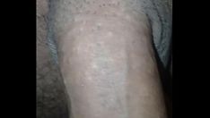 Riproduci Uomo di colore che getta molto sul fiume di latte (io)
