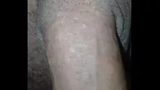 Riproduci Uomo di colore che getta molto sul fiume di latte (io)