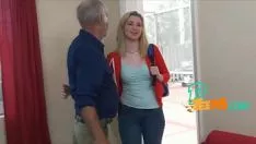 Redare Bătrânul throb cover girl blond Missy